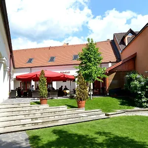 Servita Udvarhaz , Eger Hungary